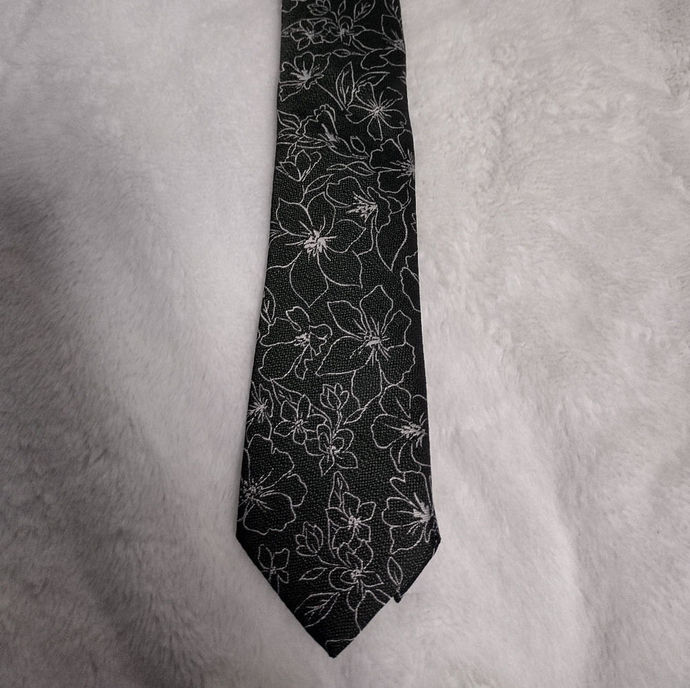 Goodfellow & Co. Men's Neck Tie Dark Gray Green & Silver Flowers 2.75" Wide NWT